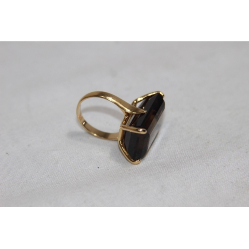 1161 - 14CT GOLD TESTED GEM SET DRESS RING - 10G - SIZE 0 1/2