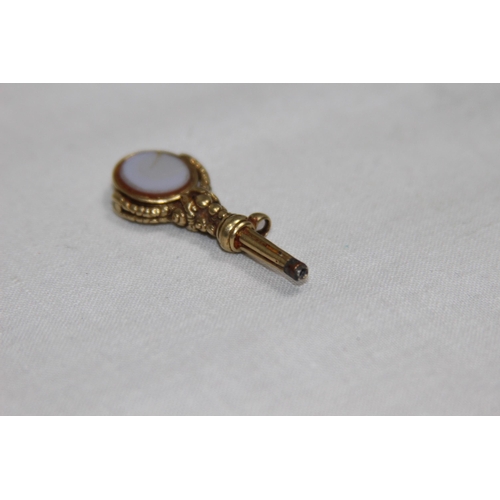 1176 - 19TH CENTURY 15CT GOLD WATCH KEY WITH SWIVEL FOB - 8.56G