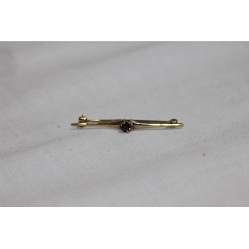 1189 - 9CT GOLD SAPPHIRE SET PIN BROOCH - 1.52G