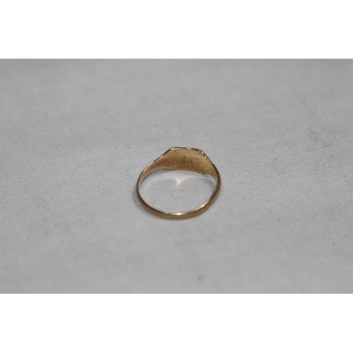 1191 - 9CT GOLD SIGNET RING - 1.6G - SIZE O 1/2