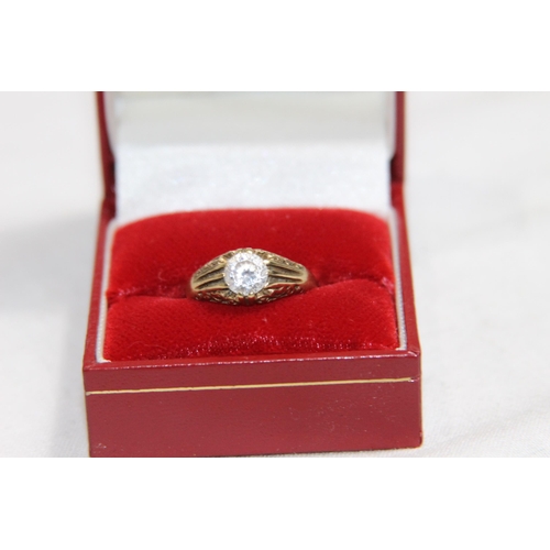 1196 - CLEAR STONE SET 9CT GOLD RING - 2.44G - SIZE O 1/2