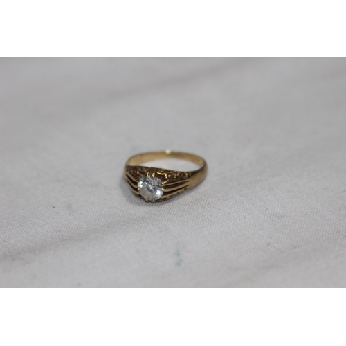 1196 - CLEAR STONE SET 9CT GOLD RING - 2.44G - SIZE O 1/2