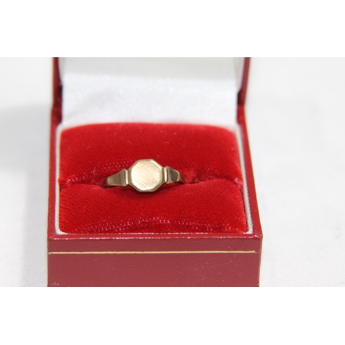 1201 - 9CT GOLD SIGNET RING - BIRMINGHAM 1928 - SIZE N