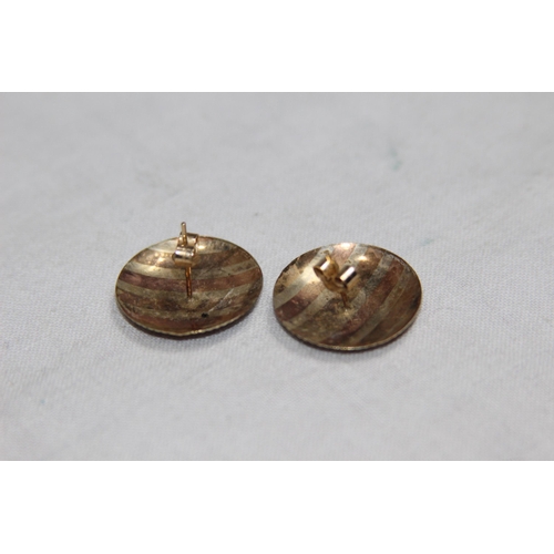 1204 - PAIR OF DISC FORM TRI GOLD EARRINGS - 1.61G