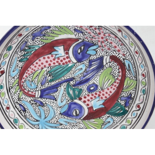 297 - QUANTITY OF FISH PLATES AND SERVING BOWL
33CM