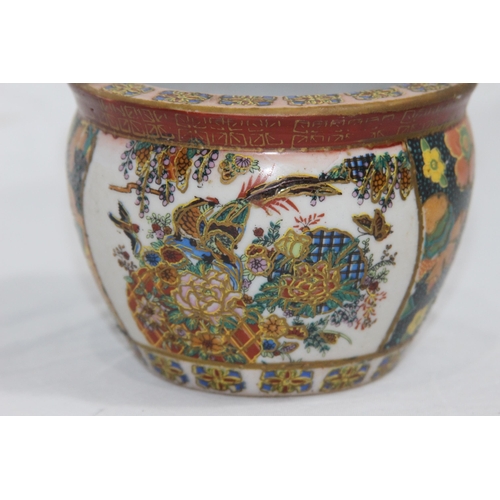 299 - PAIR OF SMALL ORIENTAL POTS 
9 X 11.5CM