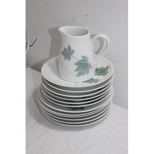 308 - NORITAKE WILD IVY TEASET