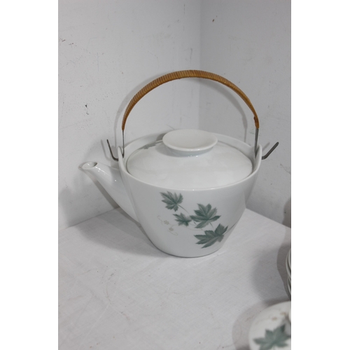 308 - NORITAKE WILD IVY TEASET