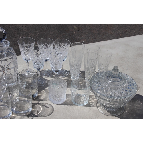 381 - QUANTITY OF GLASSWARE