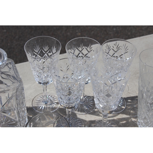 381 - QUANTITY OF GLASSWARE