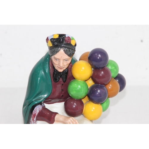 387 - ROYAL DOULTON BALLOON SELLER FIGURINE
19.5CM