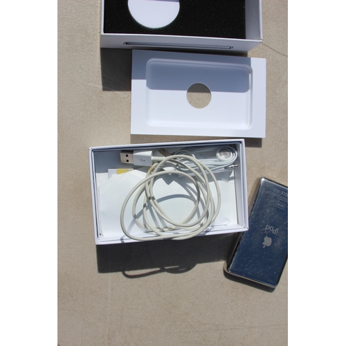 756 - BOSE SPEAKER AND IPOD CLASSIC 120GB