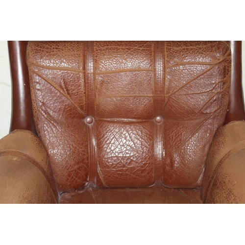 30 - RETRO LEATHERETTE ARMCHAIR 
85 X 80 X 96CM