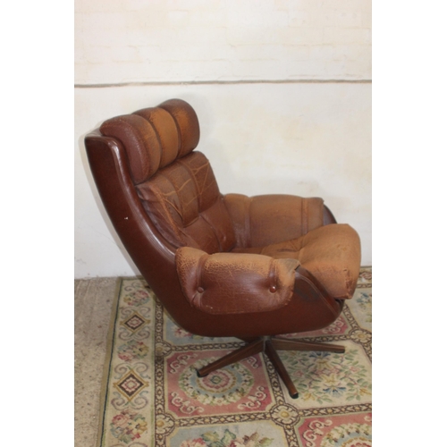 30 - RETRO LEATHERETTE ARMCHAIR 
85 X 80 X 96CM