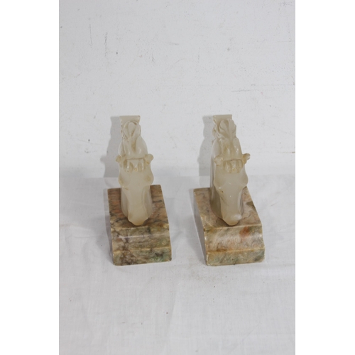 319 - PAIR OF ONYX HORSE HEADED BOOK ENDS ON MARBLE BASE 
16.5CM