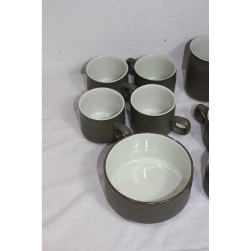 354 - LARGE QUANTITY OF DENBY AND LANGLEY - SOME A/F