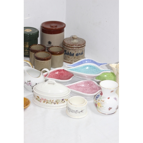 356 - BOX OF VARIOUS CHINA