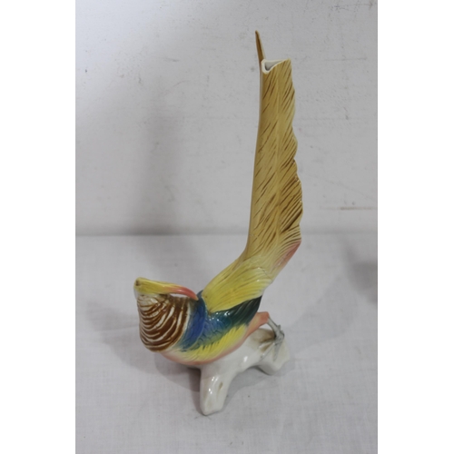 360 - PAIR OF VINTAGE BIRD FIGURES - ONE A/F 
30CM