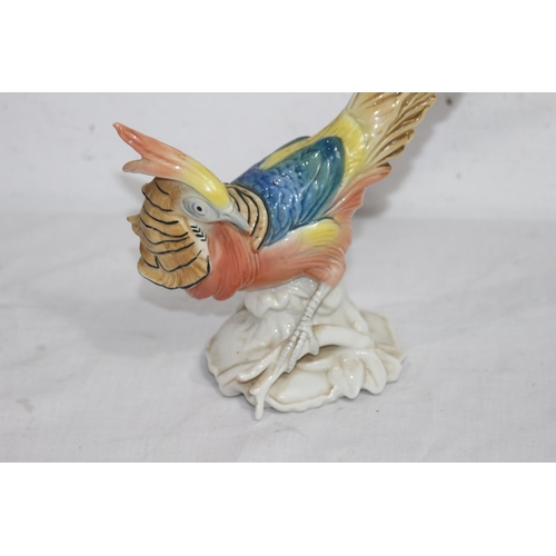 360 - PAIR OF VINTAGE BIRD FIGURES - ONE A/F 
30CM