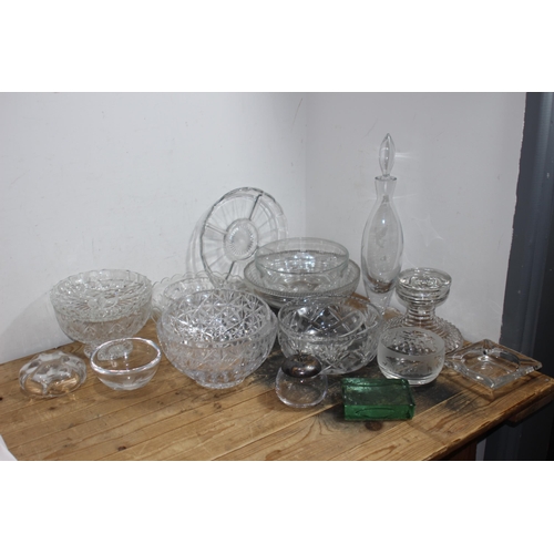 363 - LARGE QUANTITY OF GLASSWARE