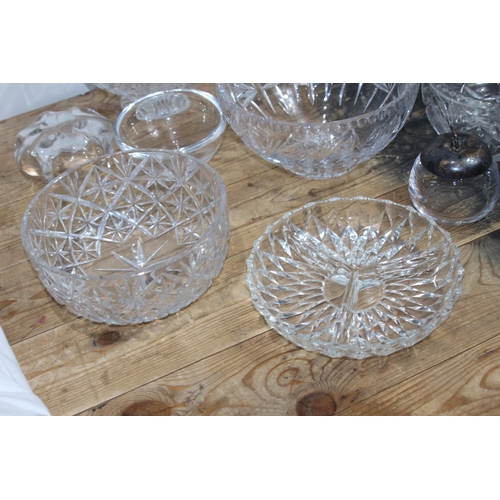 363 - LARGE QUANTITY OF GLASSWARE