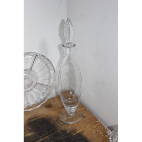 363 - LARGE QUANTITY OF GLASSWARE