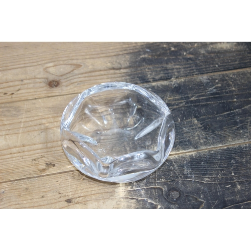 363 - LARGE QUANTITY OF GLASSWARE