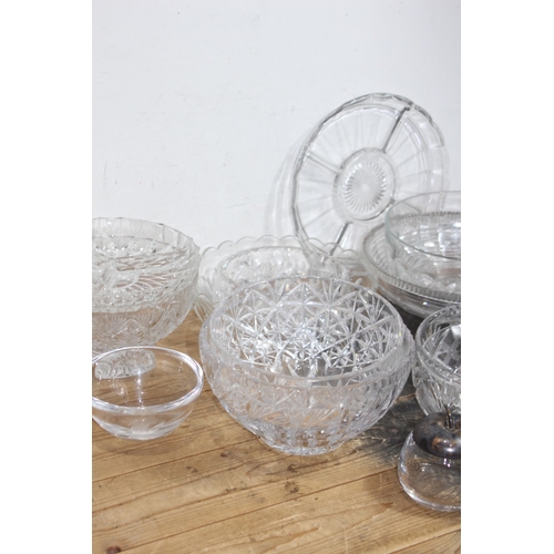 363 - LARGE QUANTITY OF GLASSWARE