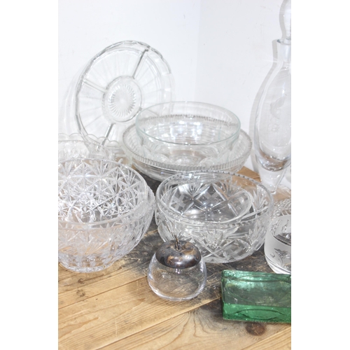 363 - LARGE QUANTITY OF GLASSWARE