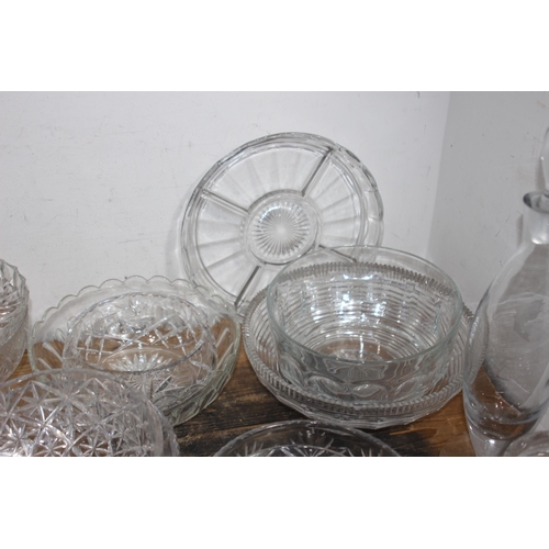 363 - LARGE QUANTITY OF GLASSWARE