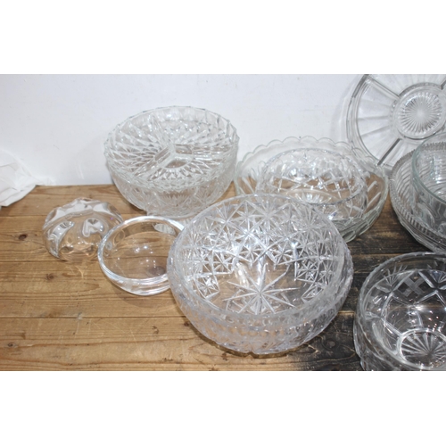 363 - LARGE QUANTITY OF GLASSWARE