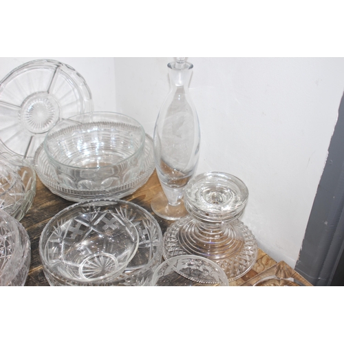 363 - LARGE QUANTITY OF GLASSWARE