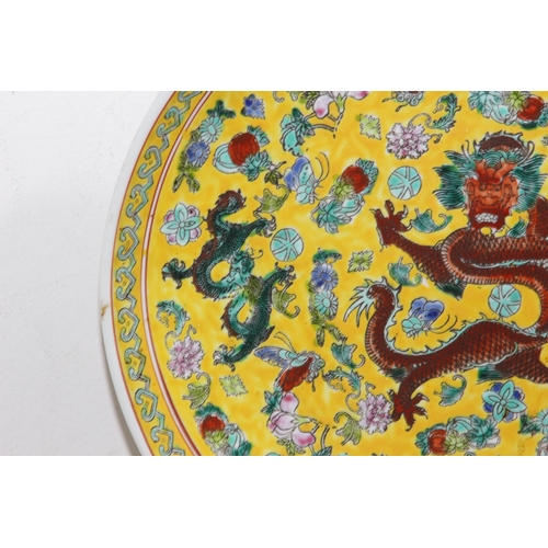 365 - VINTAGE CHINESE CHARGER DECORATED WITH DRAGONS 
30CM