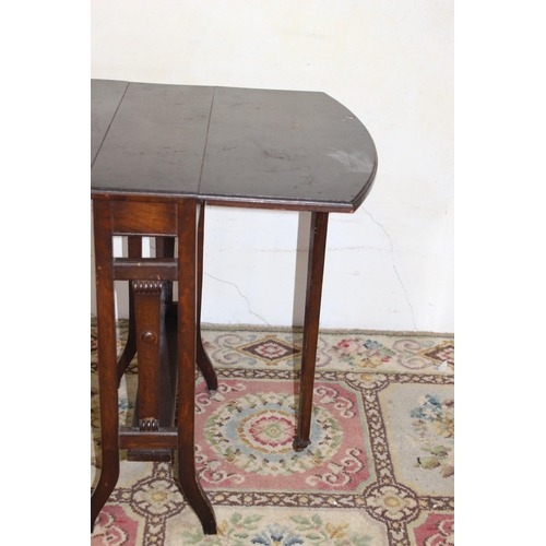 56 - 3 X VINTAGE PIECES OF FURNITURE
61 X 67 X 71CM