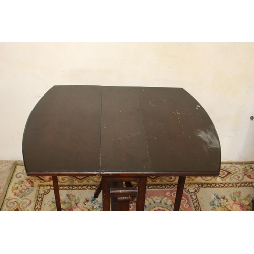 56 - 3 X VINTAGE PIECES OF FURNITURE
61 X 67 X 71CM