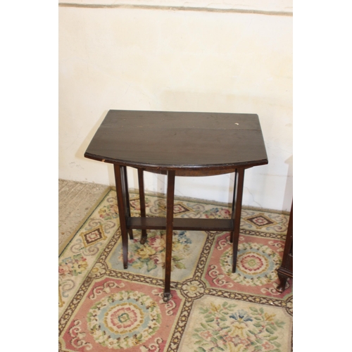 56 - 3 X VINTAGE PIECES OF FURNITURE
61 X 67 X 71CM