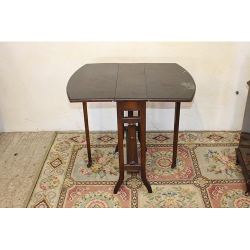 56 - 3 X VINTAGE PIECES OF FURNITURE
61 X 67 X 71CM