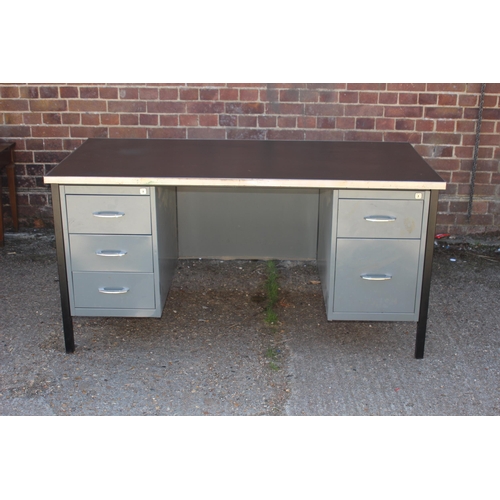 67 - RETRO INDUSTRIAL METAL WORK DESK
155 X 77 X 77CM