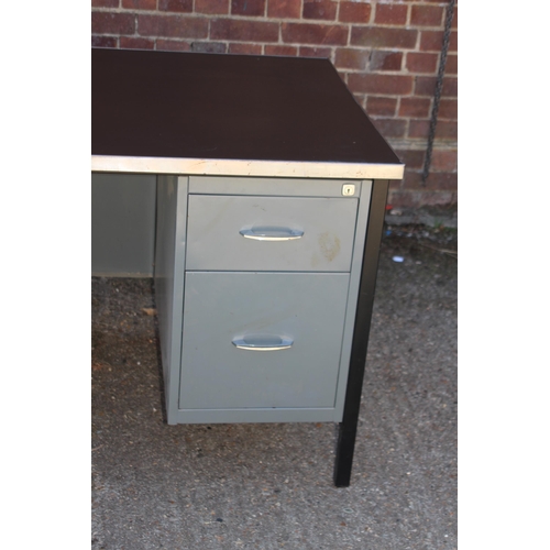 67 - RETRO INDUSTRIAL METAL WORK DESK
155 X 77 X 77CM