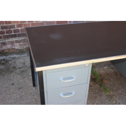 67 - RETRO INDUSTRIAL METAL WORK DESK
155 X 77 X 77CM