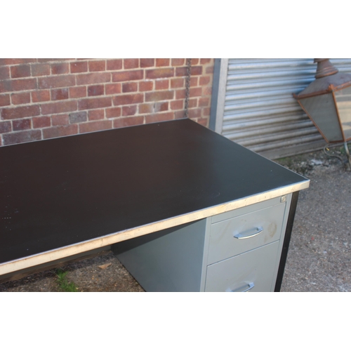 67 - RETRO INDUSTRIAL METAL WORK DESK
155 X 77 X 77CM