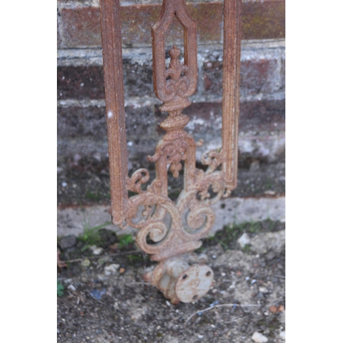 120 - ANTIQUE FIREBACK AND ORNATE CAST IRON RAIL
89 X 58CM