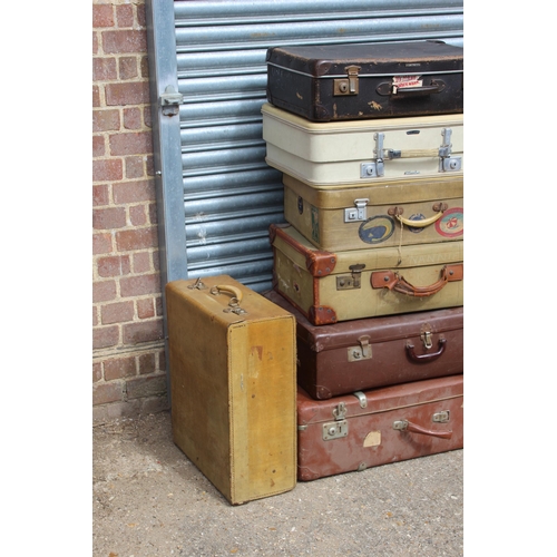 126 - 7 X VINTAGE SUITCASES 
78 X 47 X 24CM