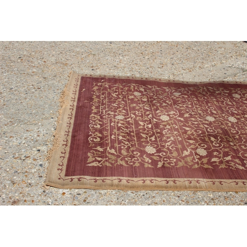 242 - LARGE MODERN RUG
280 X 190CM