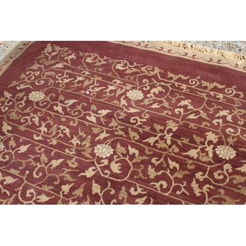 242 - LARGE MODERN RUG
280 X 190CM