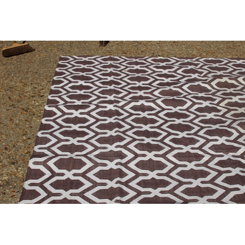 254 - LARGE GEOMETRIC HANDMADE THE RUG COMPANY RUG
423 X 305CM