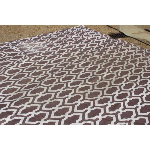 254 - LARGE GEOMETRIC HANDMADE THE RUG COMPANY RUG
423 X 305CM