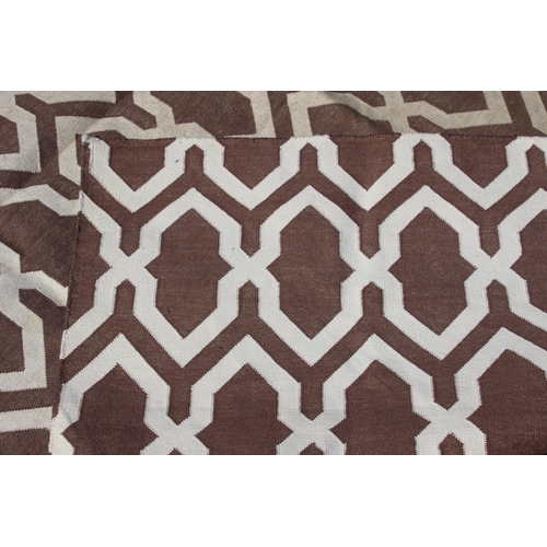 254 - LARGE GEOMETRIC HANDMADE THE RUG COMPANY RUG
423 X 305CM