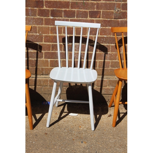 84 - RETRO KITCHENETTE TABLE AND 4 CHAIRS 
100 X 174CM