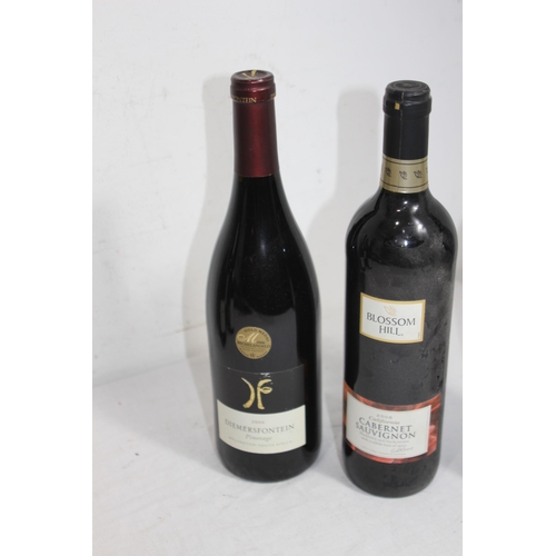 811 - 6 X BOTTLES OF WINE - 3 WHITE AND 3 RED